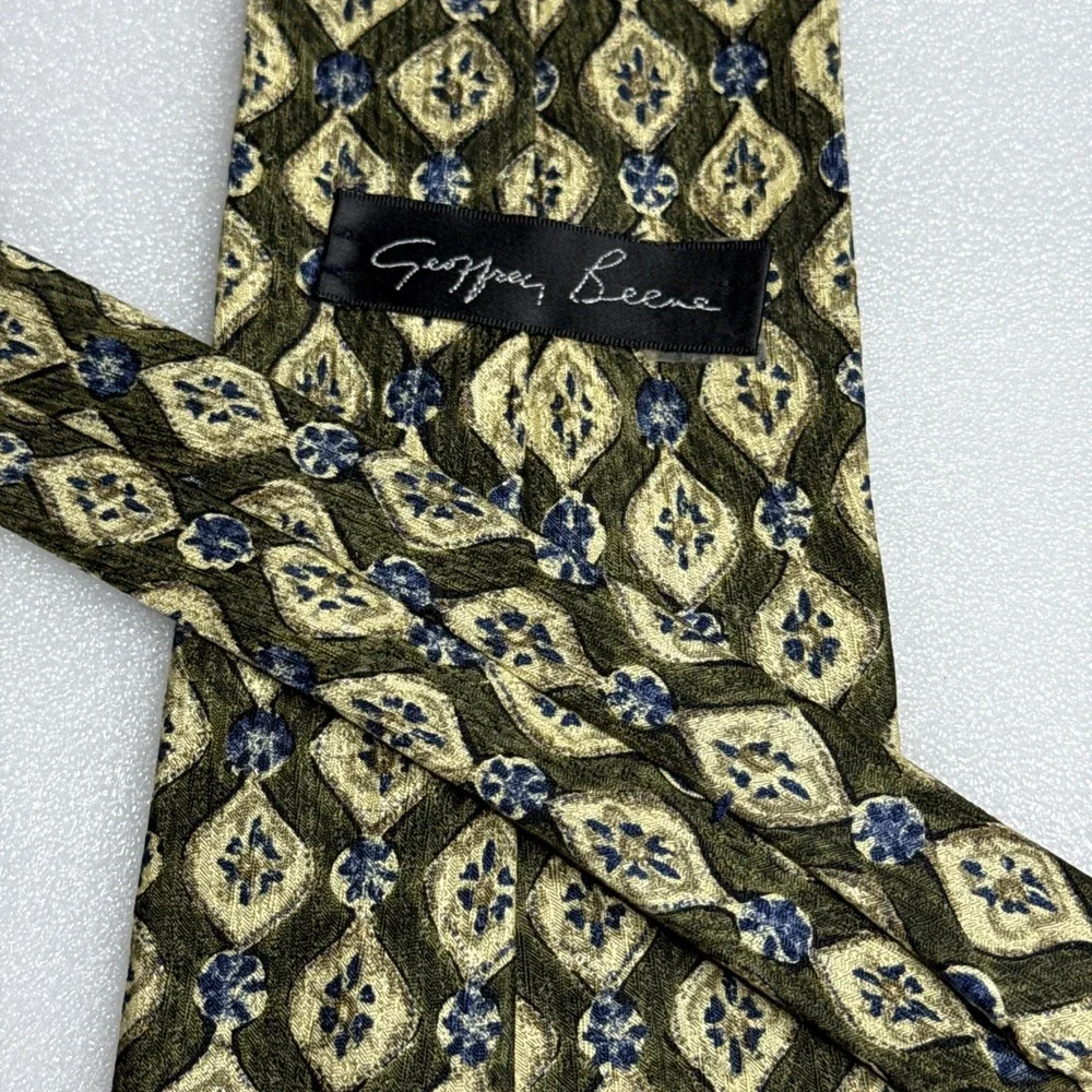 Geoffrey Beene Men's‎ 100% Silk Necktie Designer Geometric Yellow/Green/Blue EUC